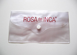 Cartuchera PVC esmerilado con solapa y broche con logo en serigrafia a un color